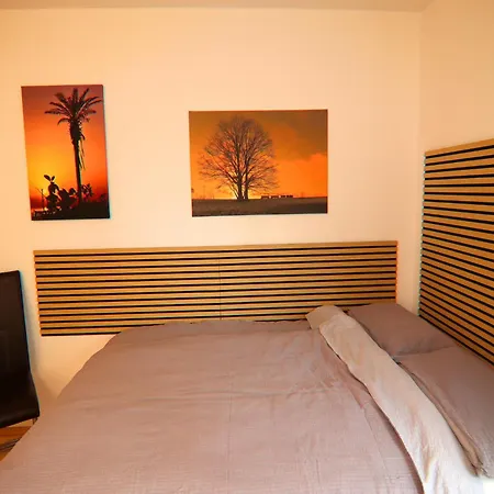 Apartment, Διαμέρισμα