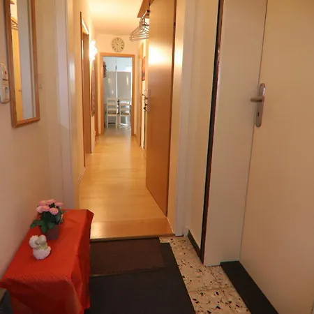 Apartment, Διαμέρισμα